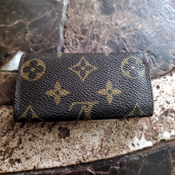Vintage Louis Vuitton Monogram 4 Key Holder w/ $30 COA included - Picture 2 of 8
